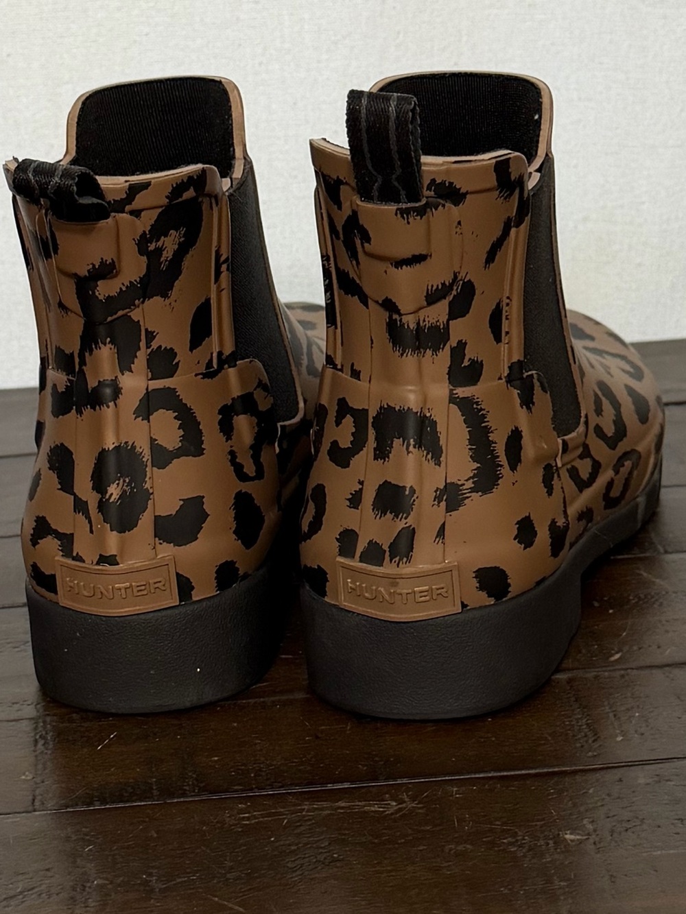 🍎BACK TO SCHOOL SALE🍎 Hunter Leopard Print Chelsea Rain Boots - Brown and Black - Picture 2 of 7